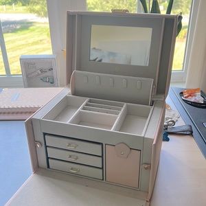 Pink jewelery box